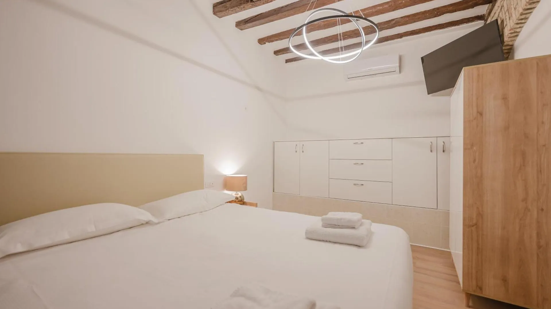 ונציה Rialto Suite 707 2*,