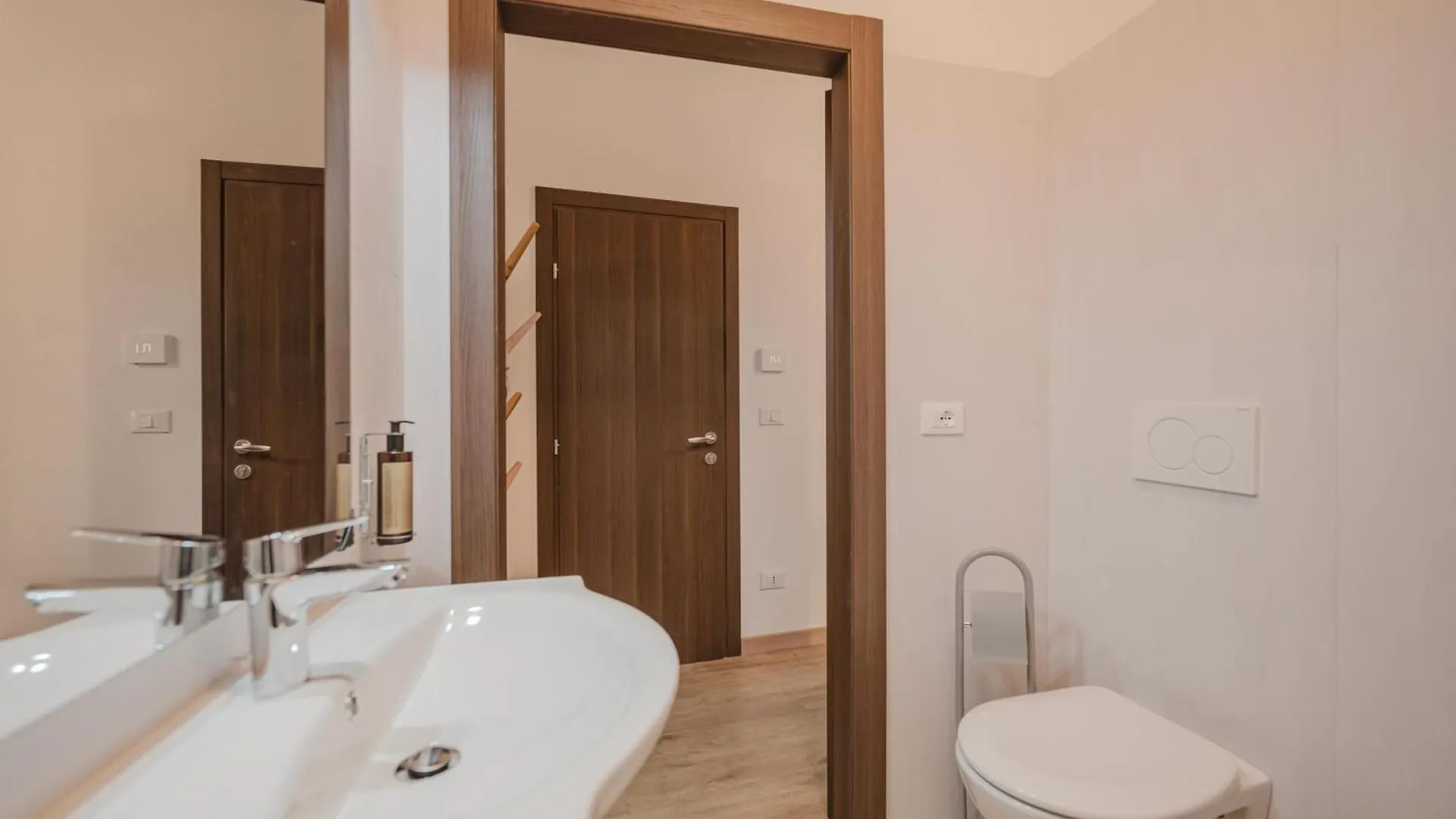 ונציה Rialto Suite 707 2*,