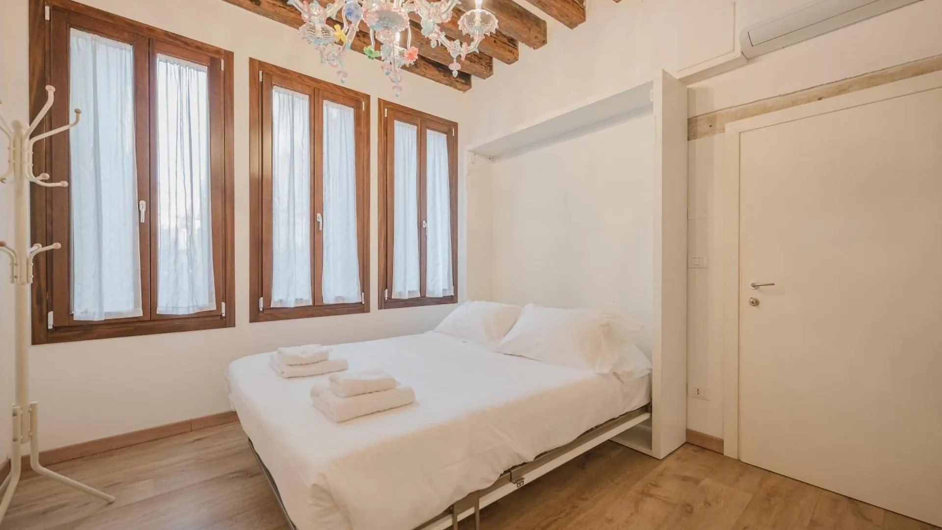 ונציה Rialto Suite 707 2*,  איטליה