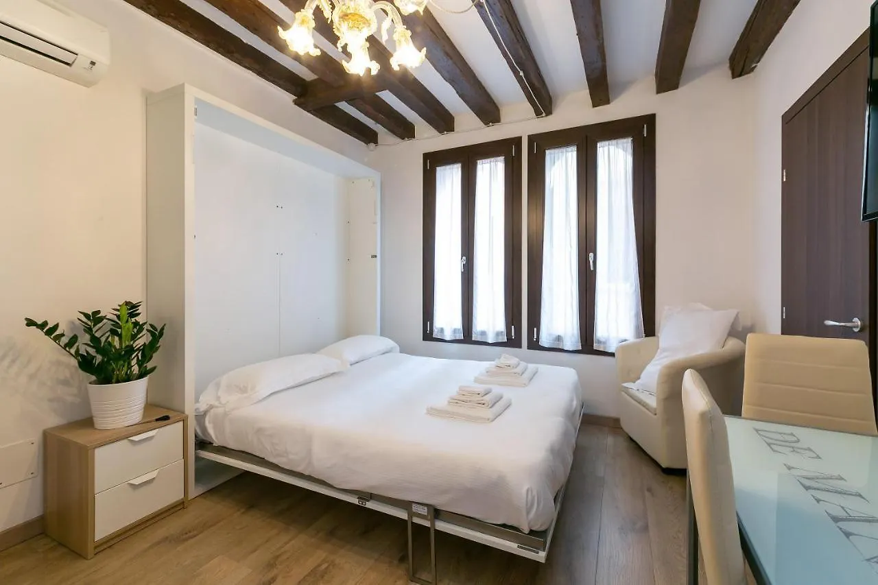 البندقية Rialto Suite 707 2*,