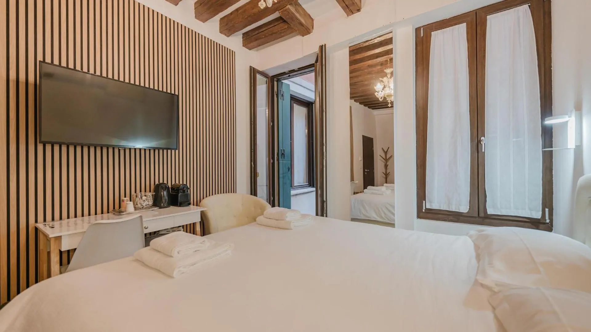 البندقية Rialto Suite 707 2*,