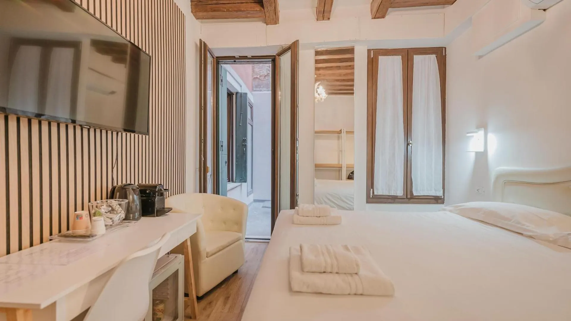البندقية Rialto Suite 707